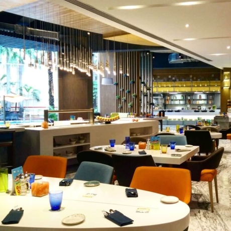 Imagen del bar/restaurante del Hotel Radisson Blu Grt Chennai. Foto 2