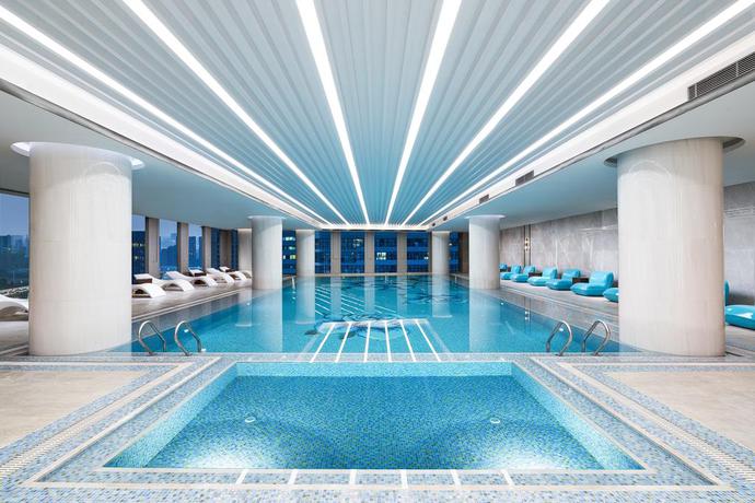 Imagen de la piscina del Hotel Radisson Blu Hangzhou Xintiandi. Foto 14