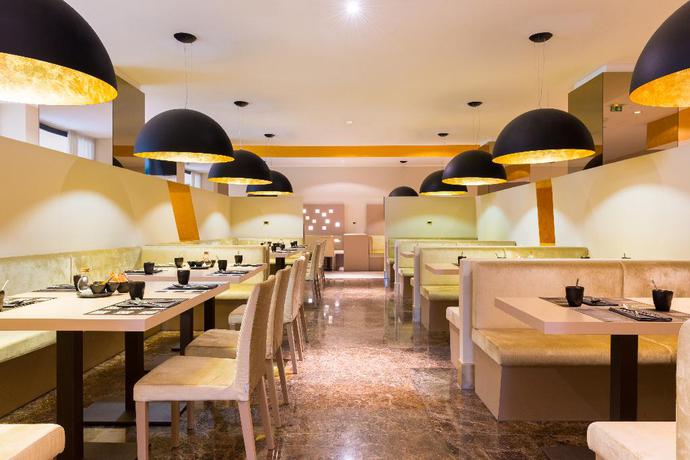 Imagen del bar/restaurante del Hotel Radisson Blu Hotel N'djamena. Foto 2