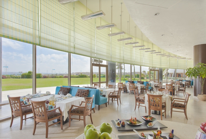 Imagen del bar/restaurante del Hotel Radisson Blu Hotel & Convention Center, Alexandria. Foto 3