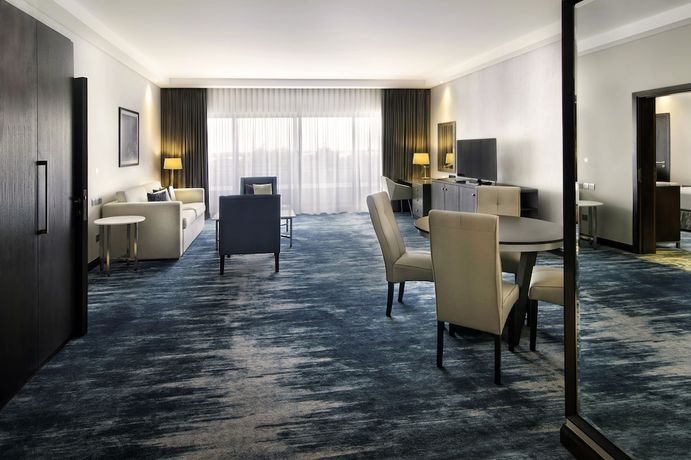 Imagen de la habitación del Hotel Radisson Blu Hotel & Resort, Al Ain. Foto 8