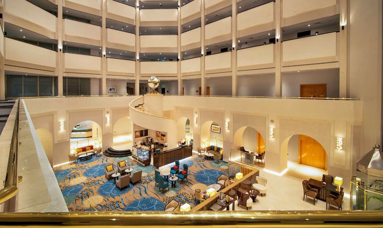 Imagen de los interiores del Hotel Radisson Blu Hotel & Resort, Al Ain. Foto 17