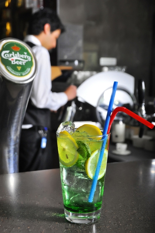 Imagen del bar/restaurante del Hotel Radisson Blu Istanbul Asia. Foto 5