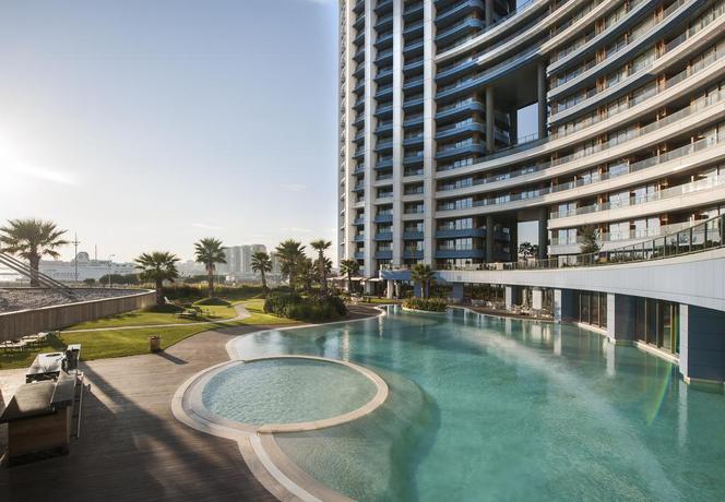 Imagen de la piscina del Hotel Radisson Blu Istanbul Ottomare. Foto 12