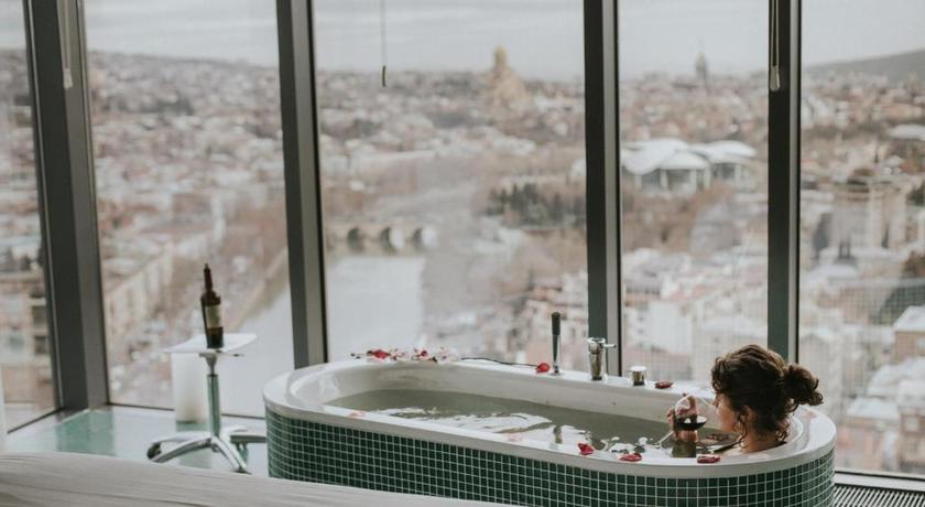 Imagen de los exteriores del Hotel Radisson Blu Iveria. Foto 9