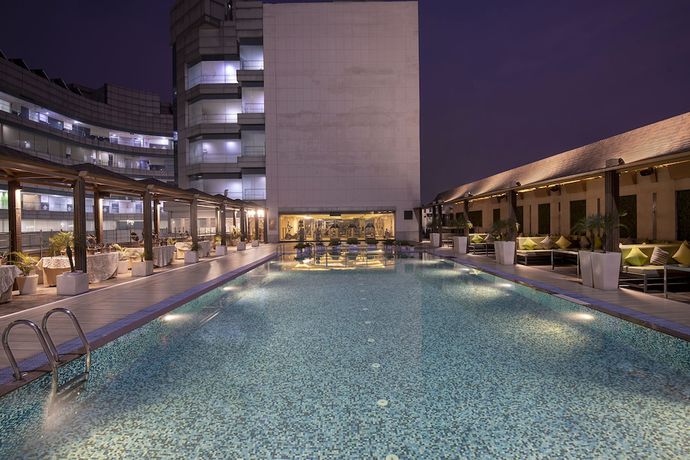Imagen de la piscina del Hotel Radisson Blu Kaushambi Delhi Ncr. Foto 18