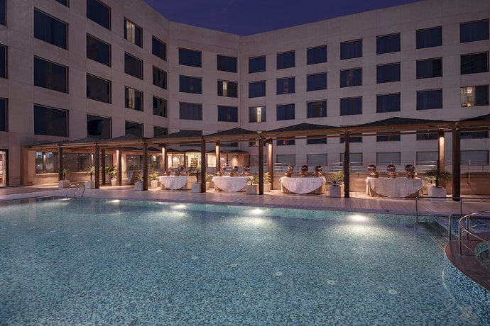 Imagen de los interiores del Hotel Radisson Blu Kaushambi Delhi Ncr. Foto 17