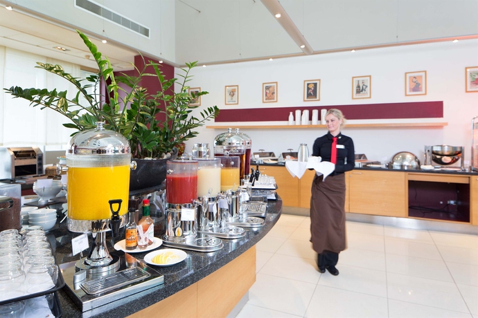 Imagen del bar/restaurante del Hotel Radisson Blu London Stansted Airport. Foto 5