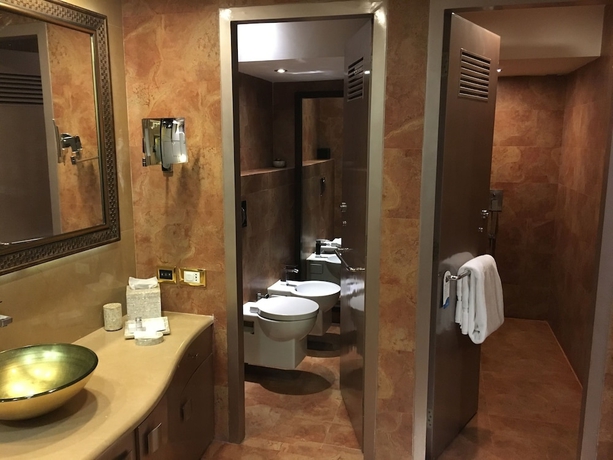 Imagen de la habitación del Hotel Radisson Blu Ludhiana. Foto 11