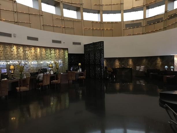 Imagen del bar/restaurante del Hotel Radisson Blu Ludhiana. Foto 3