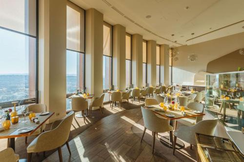 Imagen del bar/restaurante del Hotel Radisson Blu Lyon. Foto 12