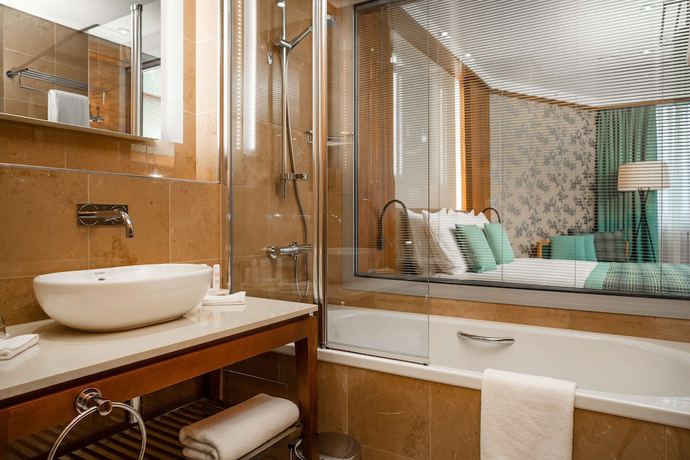 Imagen de la habitación del Hotel Radisson Blu M'Bamou Palace Hotel. Foto 4