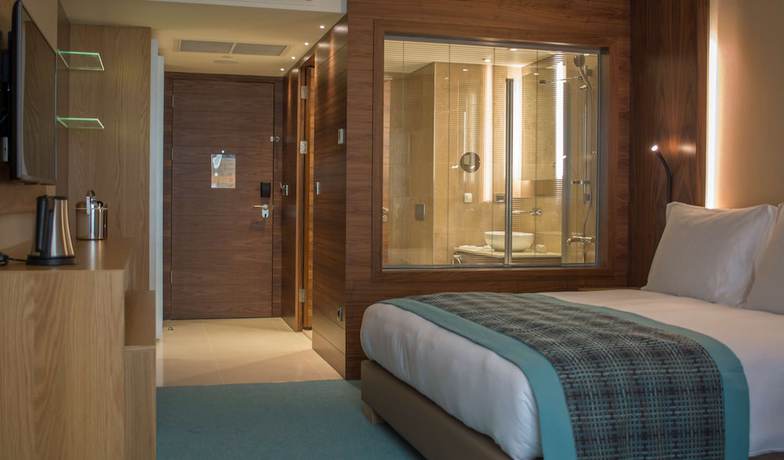 Imagen de la habitación del Hotel Radisson Blu M'Bamou Palace Hotel. Foto 5