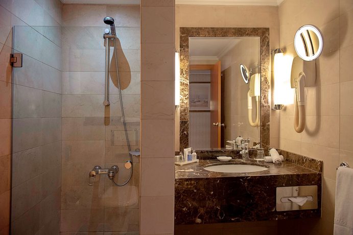 Imagen de la habitación del Hotel Radisson Blu Martinez , Beirut. Foto 12