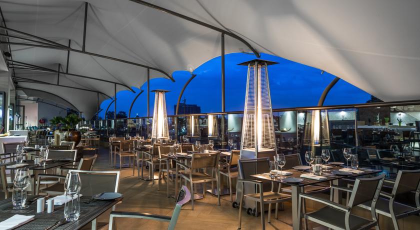 Imagen del bar/restaurante del Hotel Radisson Blu Nairobi Upper Hill. Foto 7