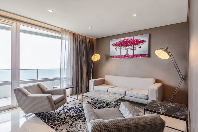 Imagen de la habitación del Hotel Radisson Blu Okoume Palace, Libreville. Foto 7