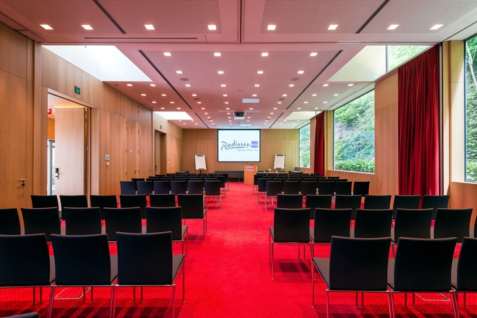 Imagen de los interiores del Hotel Radisson Blu Palace , Spa. Foto 12