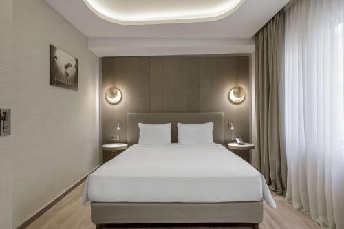 Imagen de la habitación del Hotel Radisson Blu Park , Athens. Foto 10