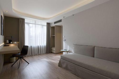 Imagen de la habitación del Hotel Radisson Blu Park , Athens. Foto 17