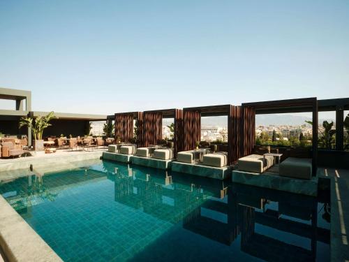 Imagen de la piscina del Hotel Radisson Blu Park , Athens. Foto 20