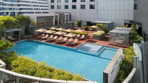 Imagen de la piscina del Hotel Radisson Blu Plaza Bangkok. Foto 20