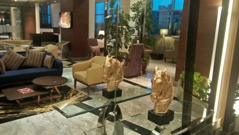 Imagen de los interiores del Hotel Radisson Blu Pune Hinjawadi. Foto 17