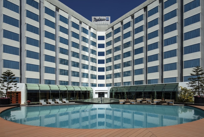 Imagen de la piscina del Hotel Radisson Blu Ranchi. Foto 19