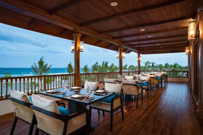 Imagen del bar/restaurante del Hotel Radisson Blu Resort Cam Ranh. Foto 13