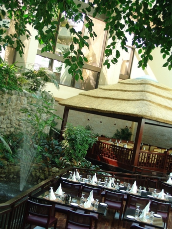 Imagen del bar/restaurante del Hotel Radisson Blu Resort, Sharjah. Foto 1