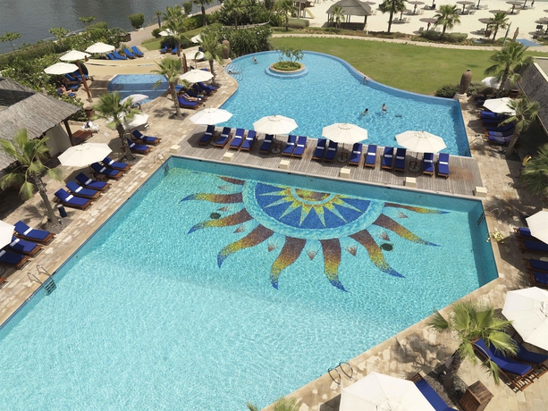 Imagen de la piscina del Hotel Radisson Blu Resort, Sharjah. Foto 15