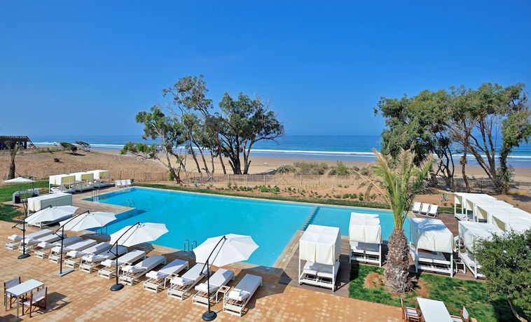 Imagen de la piscina del Hotel Radisson Blu Resort Taghazout Bay Surf Village. Foto 20