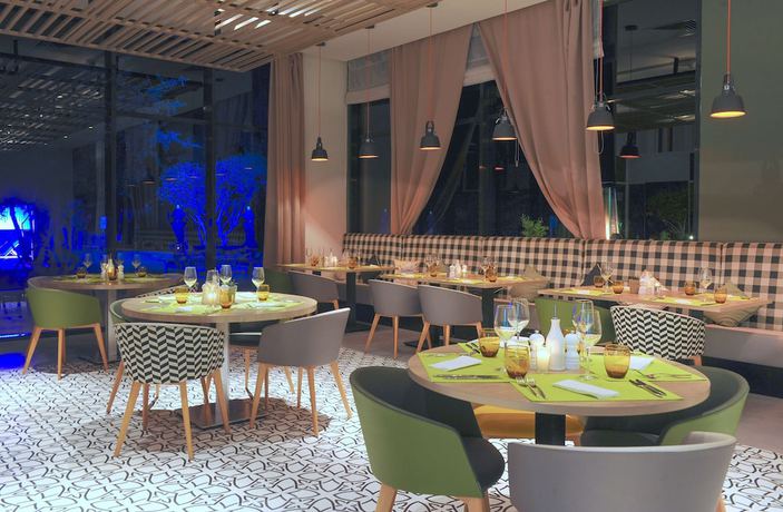 Imagen del bar/restaurante del Hotel Radisson Blu Resort Taghazout Bay Surf Village. Foto 3