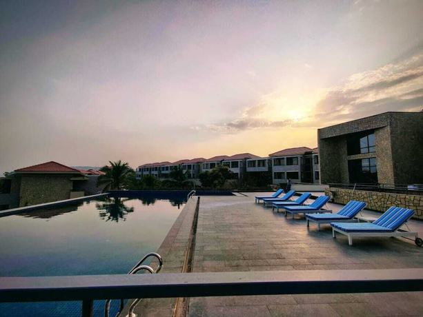 Imagen de la piscina del Hotel Radisson Blu Resort, Vishakhapatnam. Foto 20