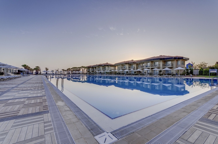Imagen de la piscina del Hotel Radisson Blu Resort and Spa, Cesme. Foto 12