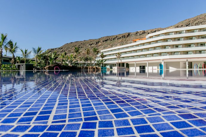 Imagen de la piscina del Hotel Radisson Blu Resort and Spa, Gran Canaria Mogan. Foto 16