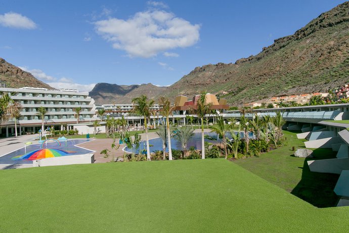 Imagen de la piscina del Hotel Radisson Blu Resort and Spa, Gran Canaria Mogan. Foto 17