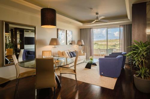 Imagen de la habitación del Hotel Radisson Blu Resort and Spa, Malta Golden Sands. Foto 14