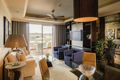 Imagen de la habitación del Hotel Radisson Blu Resort and Spa, Malta Golden Sands. Foto 16