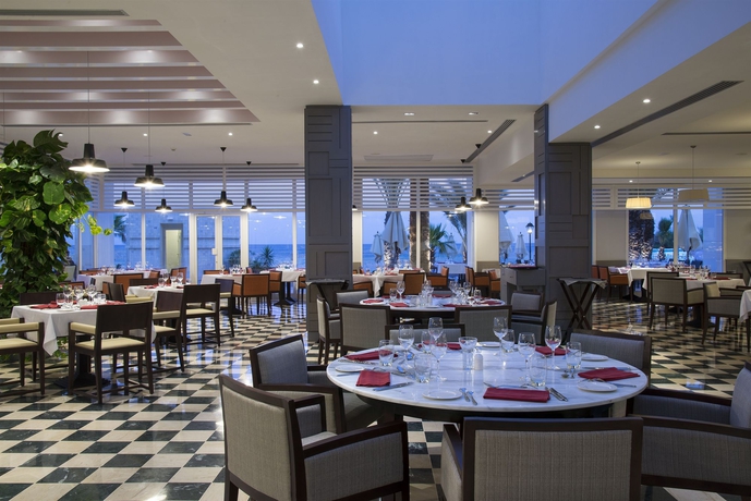Imagen del bar/restaurante del Hotel Radisson Blu Resort and Thalasso, Hammamet. Foto 5