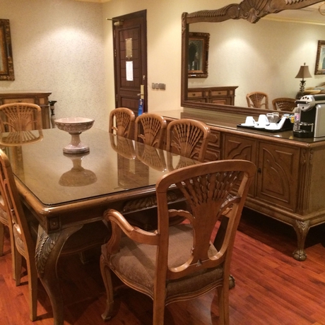 Imagen de la habitación del Hotel Radisson Blu Royal Suite Hotel. Foto 2