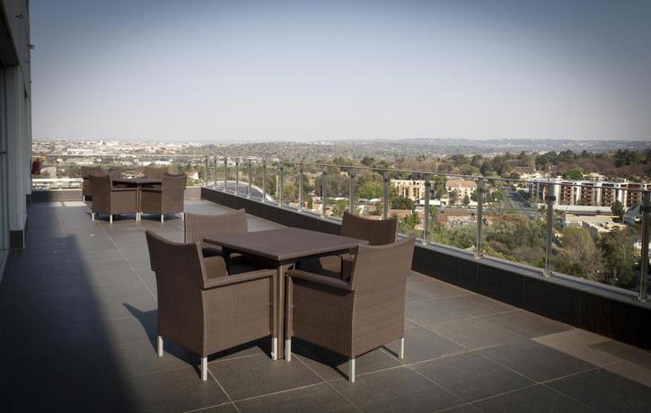 Imagen de los exteriores del Hotel Radisson Blu Sandton. Foto 17
