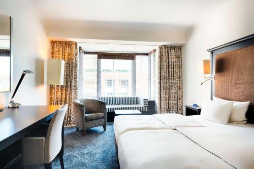 Imagen de la habitación del Hotel Radisson Blu Senator. Foto 17