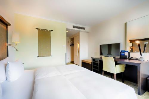 Imagen de la habitación del Hotel Radisson Blu Senator. Foto 19