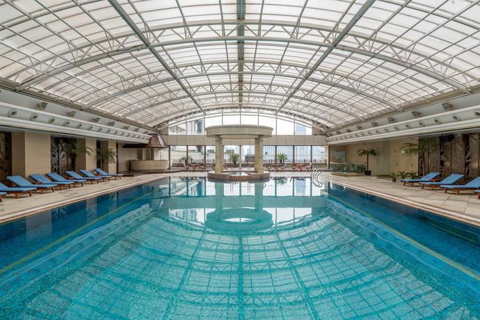 Imagen de la piscina del Hotel Radisson Blu Shanghai New World. Foto 7