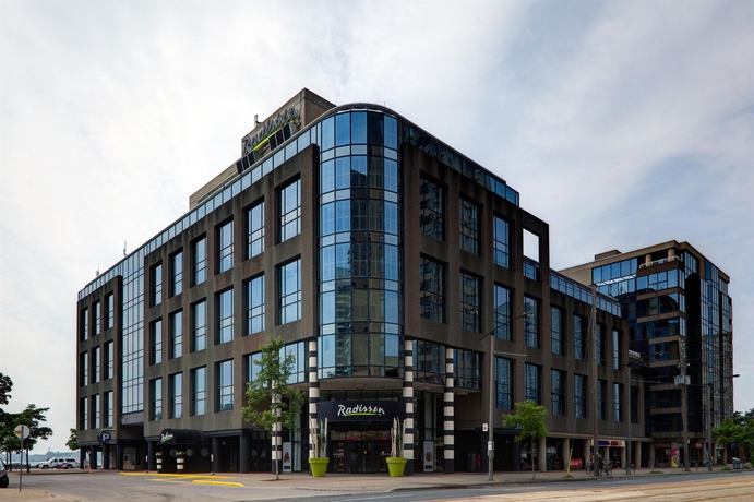 Imagen de los exteriores del Hotel Radisson Blu Toronto Downtown. Foto 8