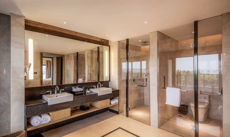 Imagen de la habitación del Hotel Radisson Blu Wuhan ETD Zone. Foto 19