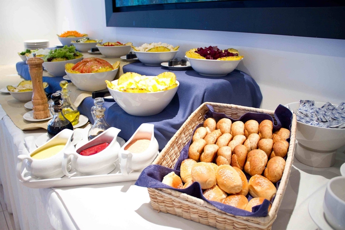 Imagen del bar/restaurante del Hotel Radisson Bogota Metrotel. Foto 3