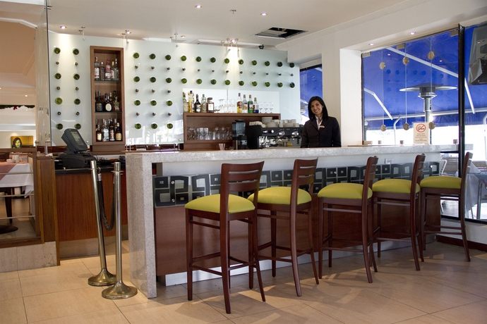 Imagen del bar/restaurante del Hotel Radisson Bogota Metrotel. Foto 4