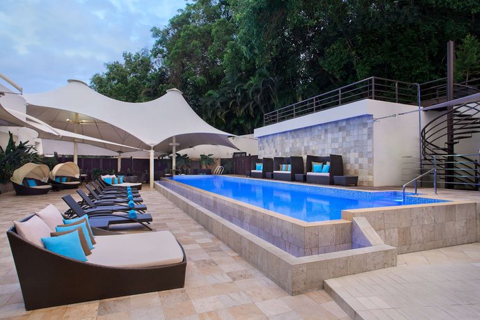 Imagen de la piscina del Hotel Radisson Brunei Darussalam. Foto 20