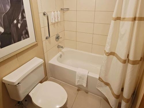 Imagen de la habitación del Hotel Radisson Cedar Rapids. Foto 15